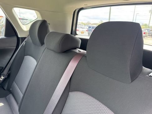 Used 2025 Kia Soul LX w/ LX Technology Package FWD image 21