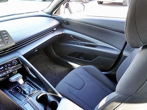 Certified 2025 Hyundai Elantra Sport FWD image 20