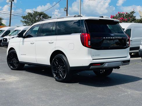 Used 2025 Ford Expedition Platinum w/ Platinum Ultimate Package AWD/4WD image 5