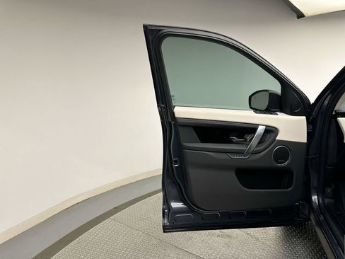 Used 2024 Land Rover Discovery Sport S image 9