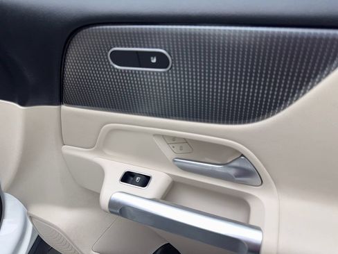 Used 2022 Mercedes-Benz GLB 250 image 52