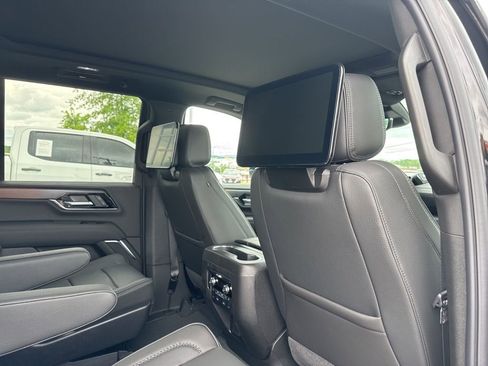 New 2026 GMC Yukon Denali w/ Denali Reserve Package AWD/4WD image 31
