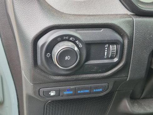 Used 2024 Jeep Wrangler Unlimited AWD/4WD image 13