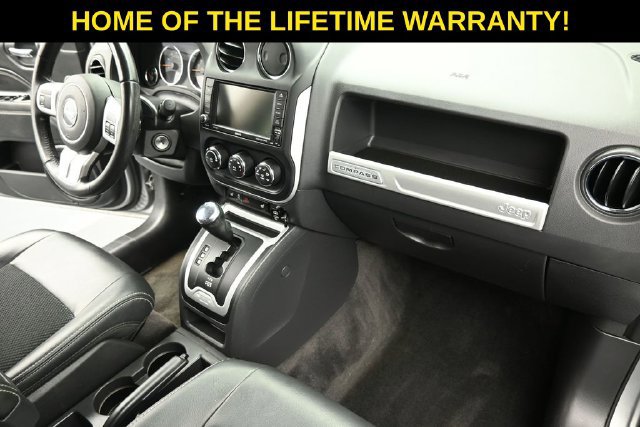 Used 2017 Jeep Compass Latitude AWD/4WD image 32