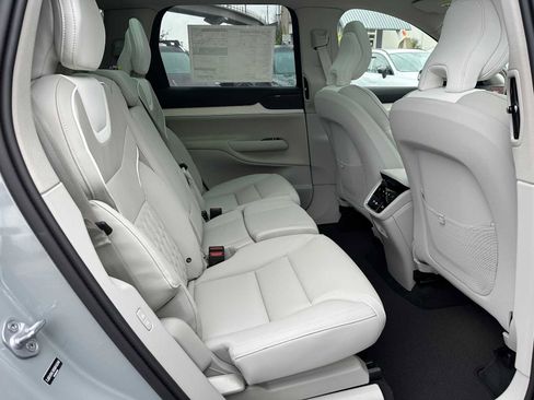 New 2025 Volvo EX90 Ultra image 12