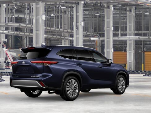 New 2026 Toyota Highlander Platinum image 10