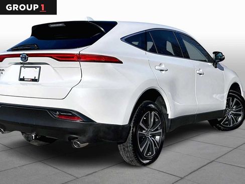 Used 2024 Toyota Venza LE image 11