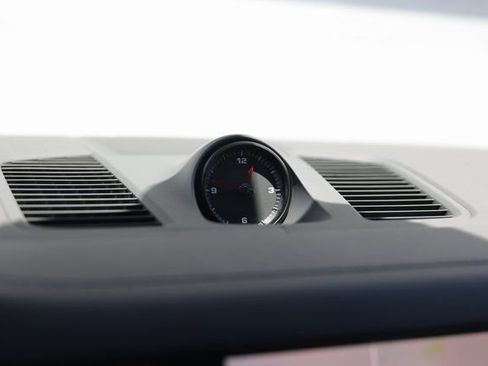 Used 2023 Porsche Cayenne S image 13