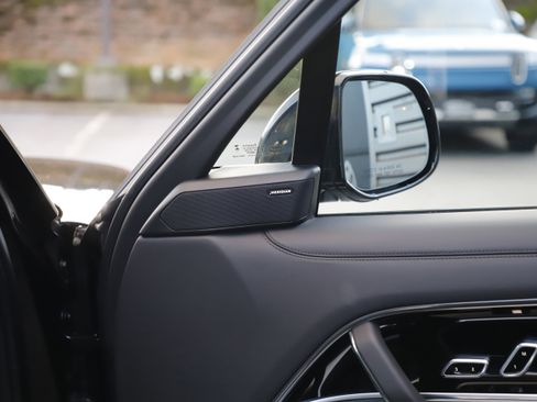 New 2026 Land Rover Range Rover Long Wheelbase SE image 10