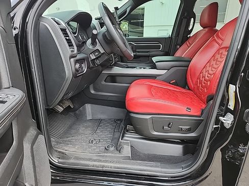 Used 2025 RAM 3500 Big Horn AWD/4WD image 32