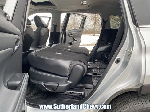 Used 2022 Toyota Highlander XLE image 41