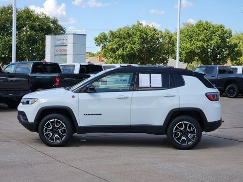 Certified 2025 Jeep Compass Trailhawk AWD/4WD image 4