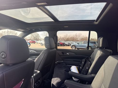 Certified 2025 Chevrolet Traverse LT w/ Sun and Wheel Package AWD/4WD image 7