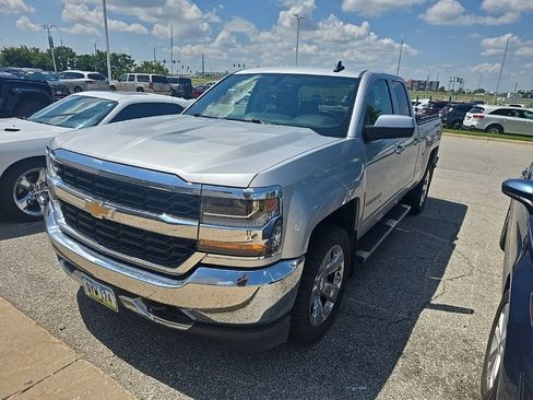 Used 2019 Chevrolet Silverado 1500 LT AWD/4WD image 2