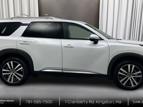 New 2025 Nissan Pathfinder Platinum w/ Cargo Package image 4