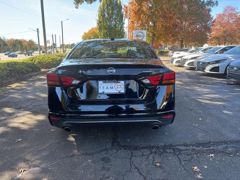 Certified 2022 Nissan Altima 2.5 SR w/ Midnight Edition Package image 4