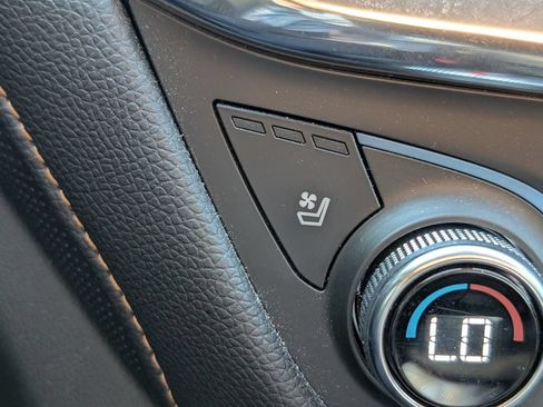 Used 2020 Chevrolet Equinox Premier FWD image 30