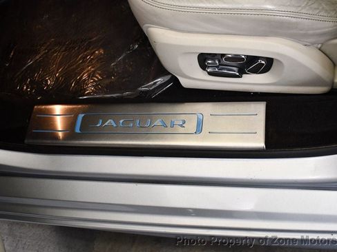 Used 2015 Jaguar XJ image 8