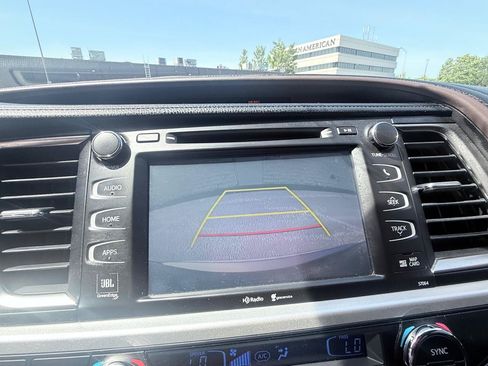 Used 2015 Toyota Highlander Limited AWD/4WD image 17