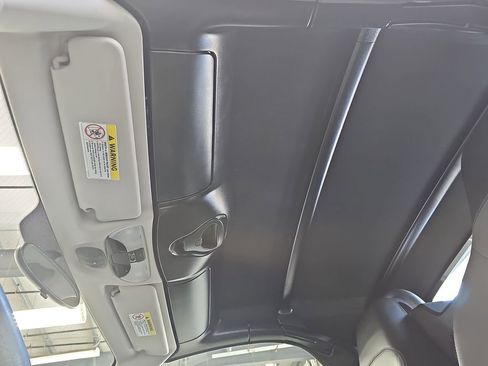 Used 2005 Chrysler Crossfire Limited image 23