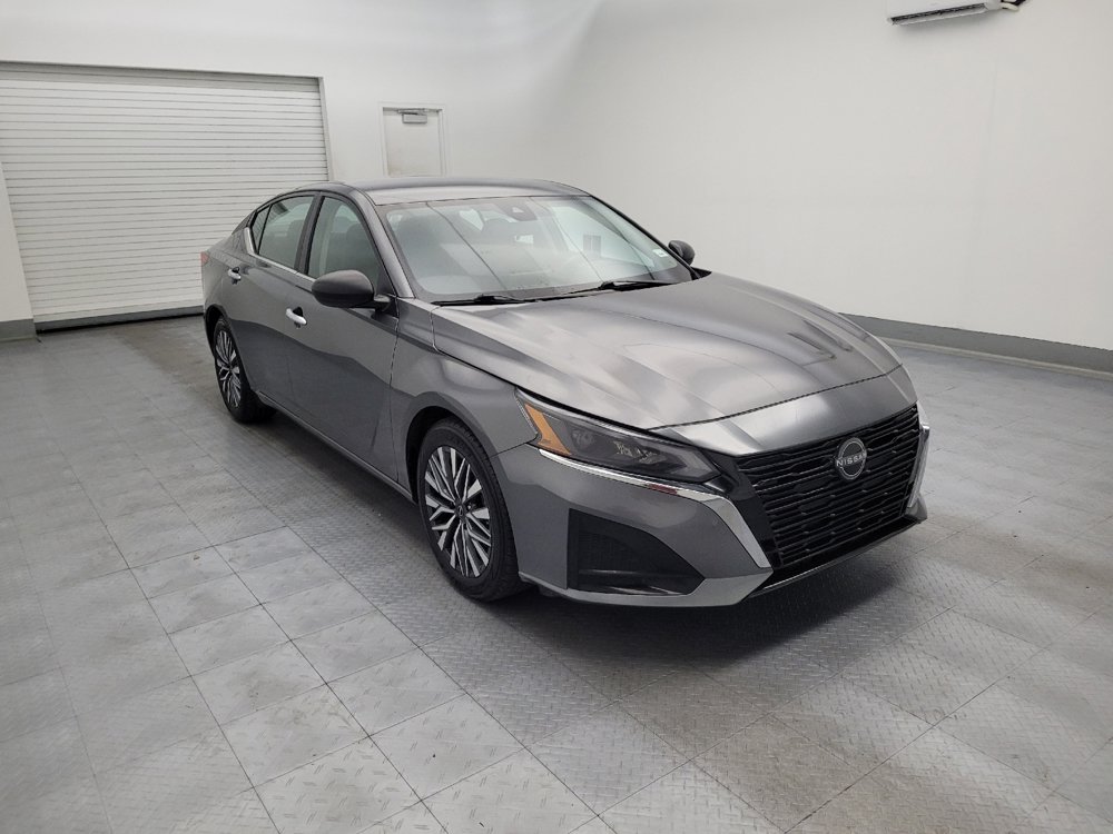 Used 2025 Nissan Altima 2.5 SV FWD image 13