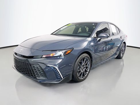 Used 2025 Toyota Camry SE w/ Convenience Package FWD image 10