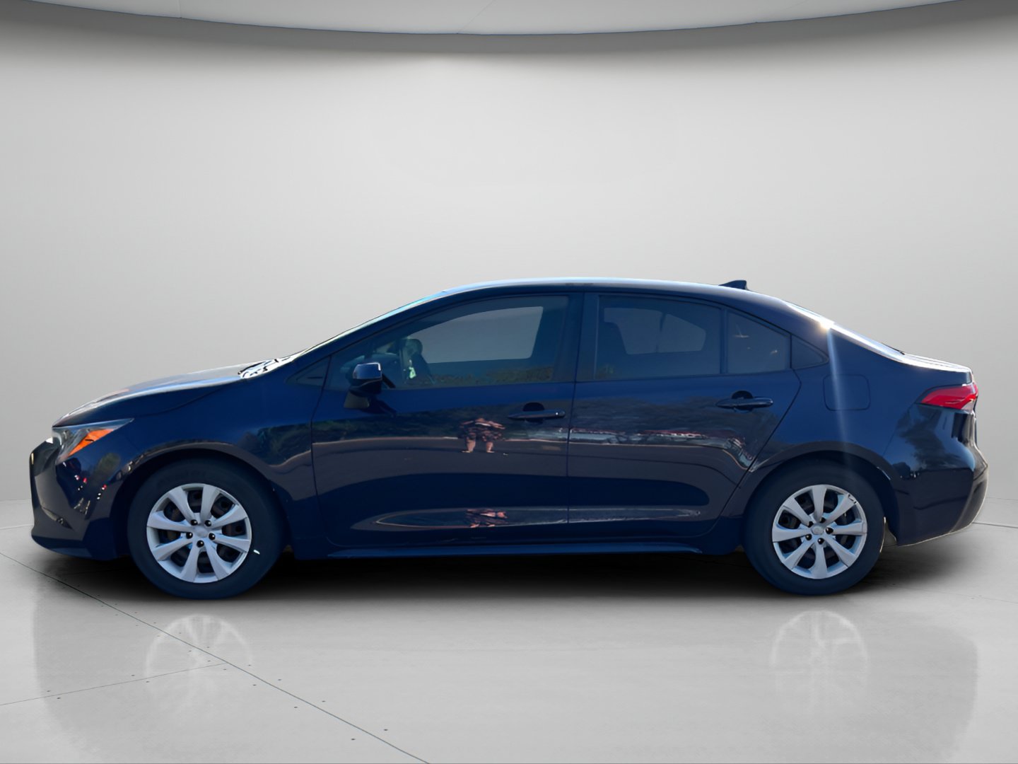 Used 2021 Toyota Corolla LE w/ Carpet Mat Package (TMS) FWD image 12