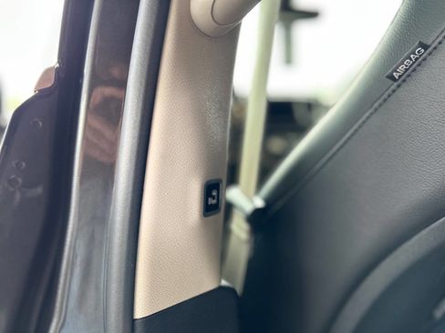 Used 2019 Chrysler Pacifica Touring-L FWD image 38