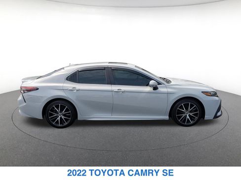 Used 2022 Toyota Camry SE w/ Cold Weather Package FWD image 5