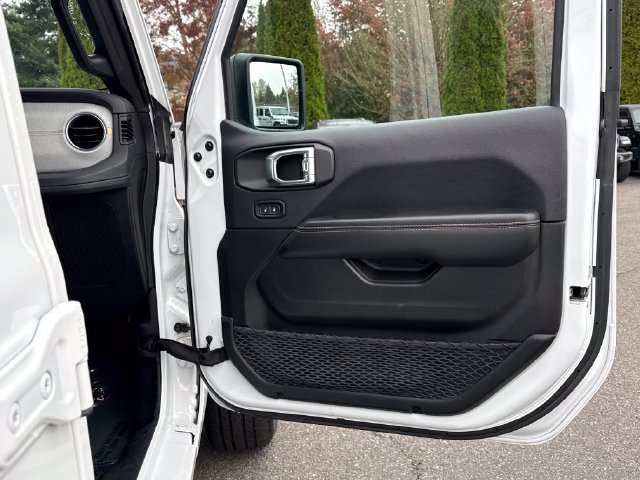 Used 2024 Jeep Wrangler Unlimited Sahara AWD/4WD image 22