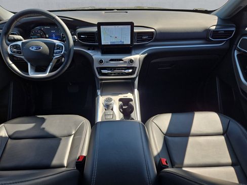 Used 2023 Ford Explorer XLT w/ Equipment Group 202A image 9