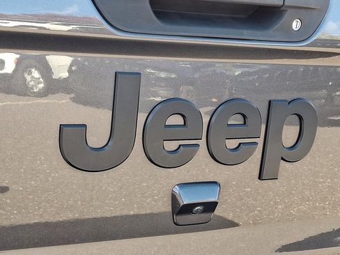 Certified 2022 Jeep Gladiator Sport image 16