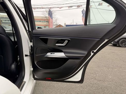Used 2025 Mercedes-Benz E 350 4MATIC Sedan image 15