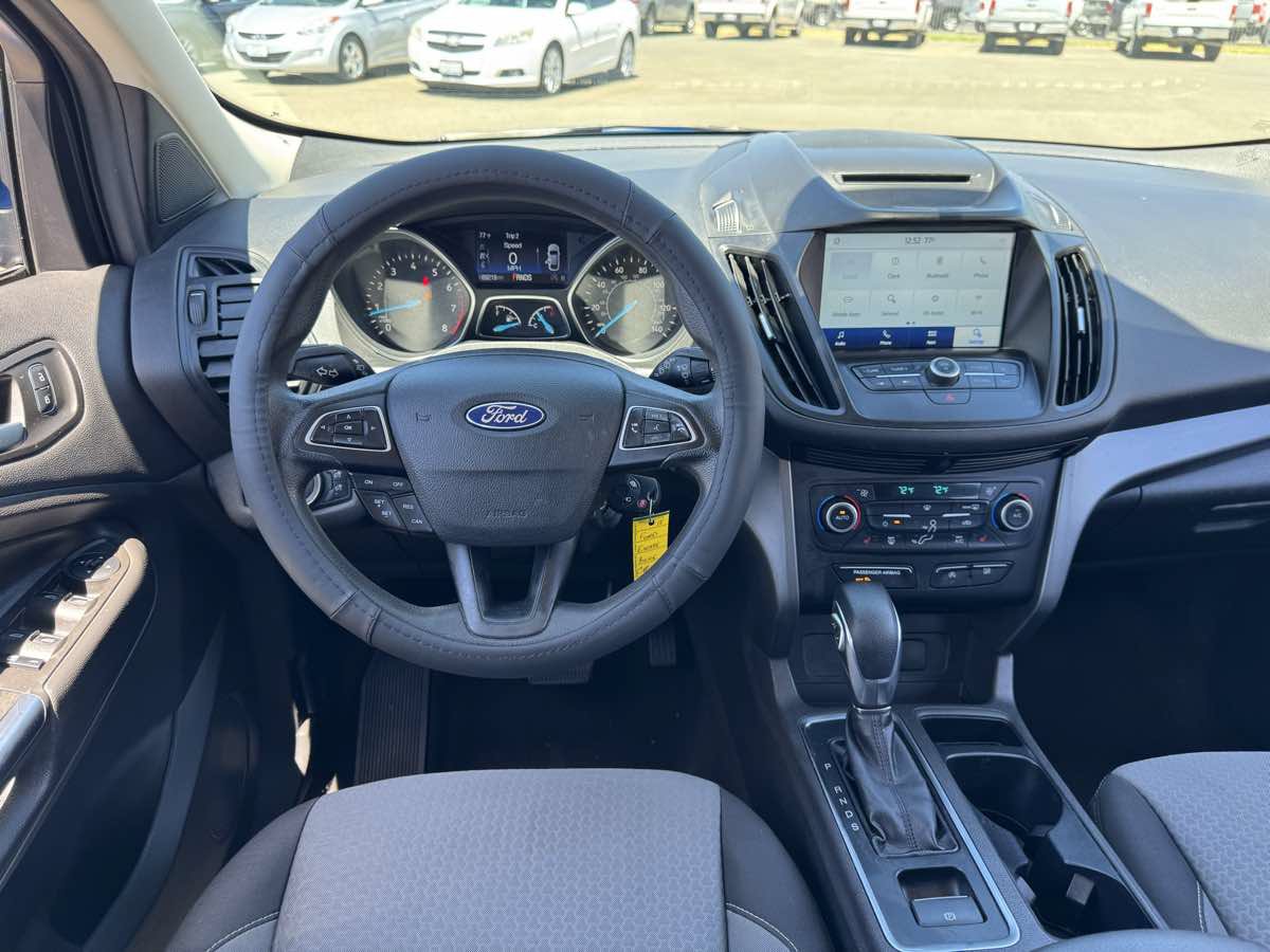 Used 2018 Ford Escape SE w/ SE Sync 3 Package AWD/4WD image 23