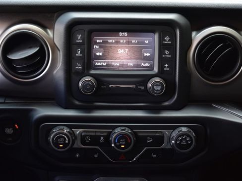Used 2020 Jeep Wrangler Sport AWD/4WD image 31