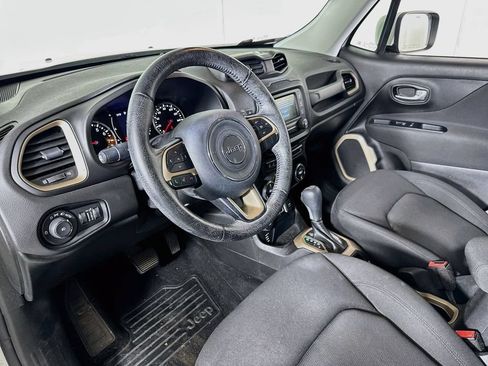 Used 2015 Jeep Renegade Latitude w/ Popular Equipment Group AWD/4WD image 9