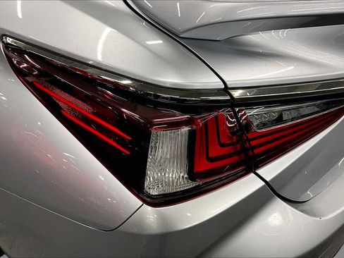 Used 2022 Lexus ES 250 F Sport w/ Accessory Package AWD/4WD image 29