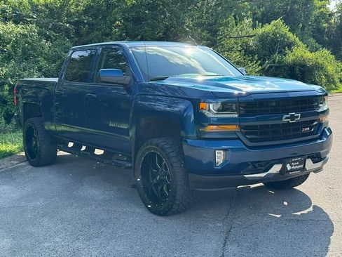 Used 2018 Chevrolet Silverado 1500 LT w/ LT Plus Package AWD/4WD image 13