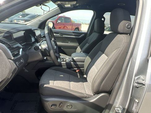 Used 2025 GMC Acadia Elevation image 18