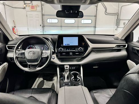 Used 2023 Toyota Highlander LE AWD/4WD image 24