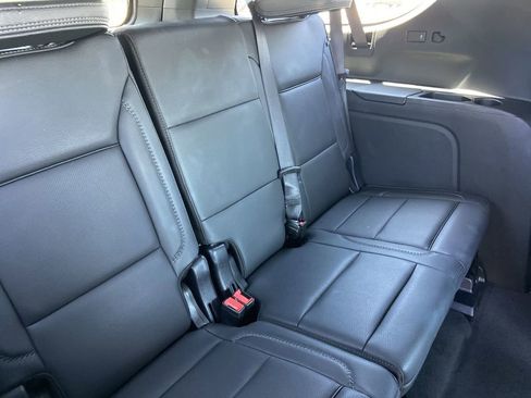 Used 2025 GMC Yukon XL Denali AWD/4WD image 23