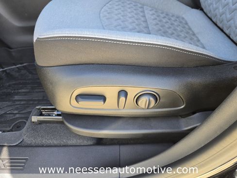 Used 2024 Chevrolet Equinox LS w/ LS Convenience Package image 16