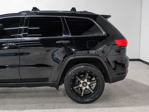 Used 2017 Jeep Grand Cherokee Limited image 11