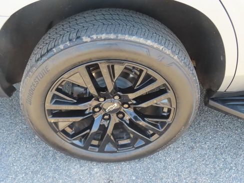Used 2023 Chevrolet Tahoe LT w/ LT Signature Package AWD/4WD image 15