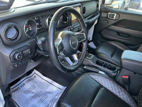 Used 2022 Jeep Wrangler Unlimited Sahara image 16