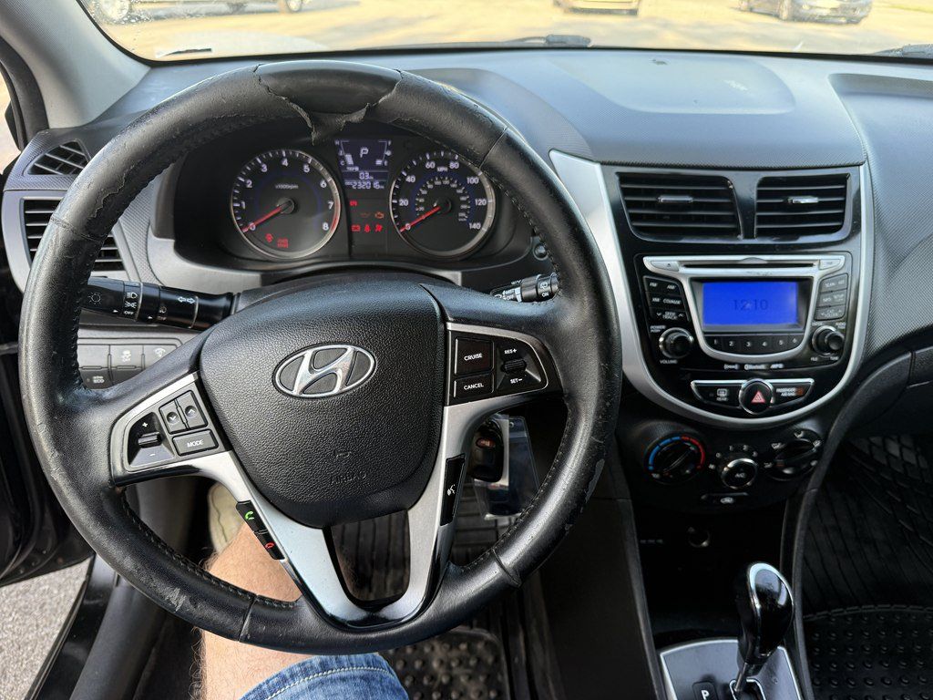 Used 2013 Hyundai Accent SE FWD image 16