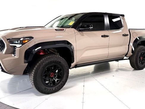 Used 2025 Toyota Tacoma TRD Pro AWD/4WD image 9