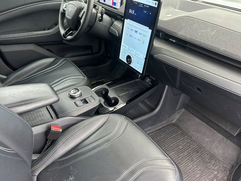 Used 2022 Ford Mustang Mach-E Premium image 19