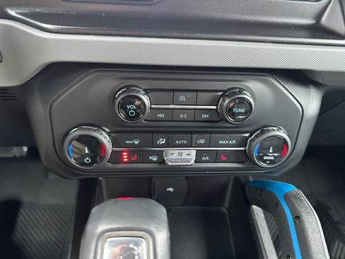 Used 2022 Ford Bronco Black Diamond w/ Sasquatch Package image 32