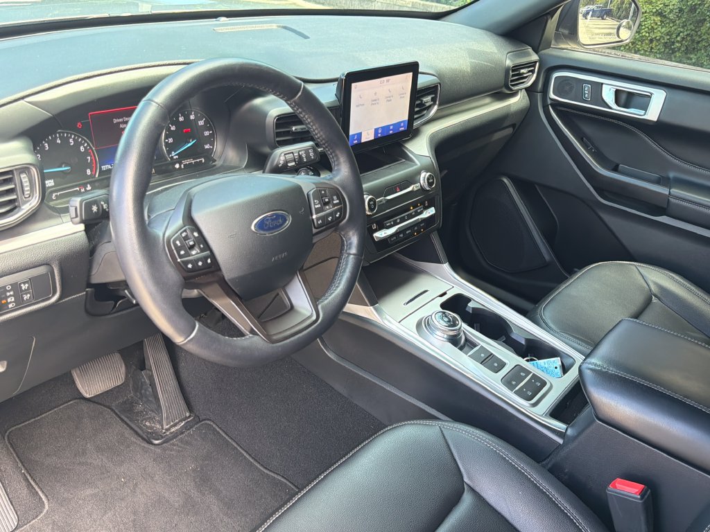 Used 2020 Ford Explorer XLT w/ Equipment Group 202A RWD image 6